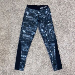 NIKE YOUTH XL GREY, BLACK, & WHITE COMPRESSION LEGGINGS